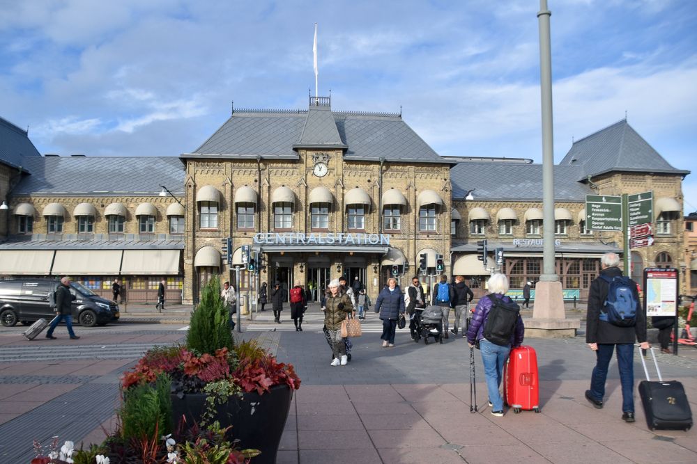 tåg från varberg till göteborg ankomst till centralstationen